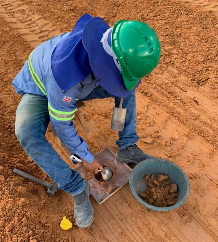 Ensaio de Densidade In Situ com Cone de Areia em Palmas
